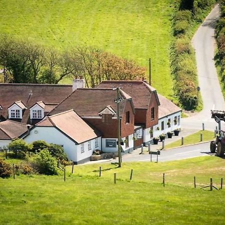 The Chequers Inn Rookley Экстерьер фото